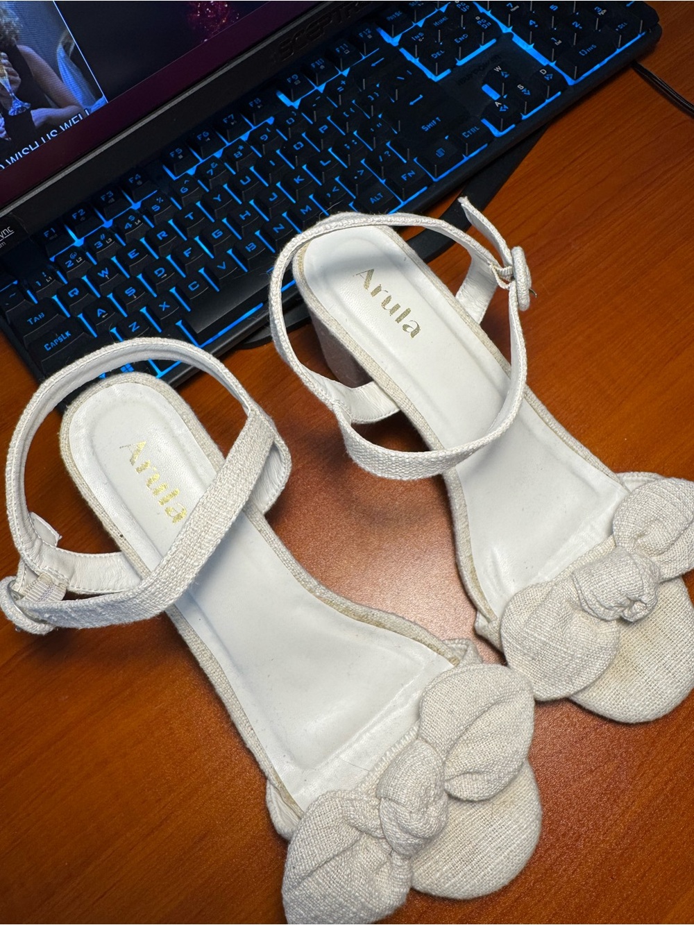 Arula Linen White Blend Bow 3.5” Block Heel Sandals – Size 10